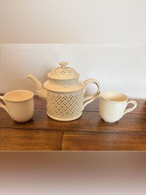 Vtg. Royal Creamware Pierced Ware Twisted Handle Teapot & 2 Cups Leedsware Eng.